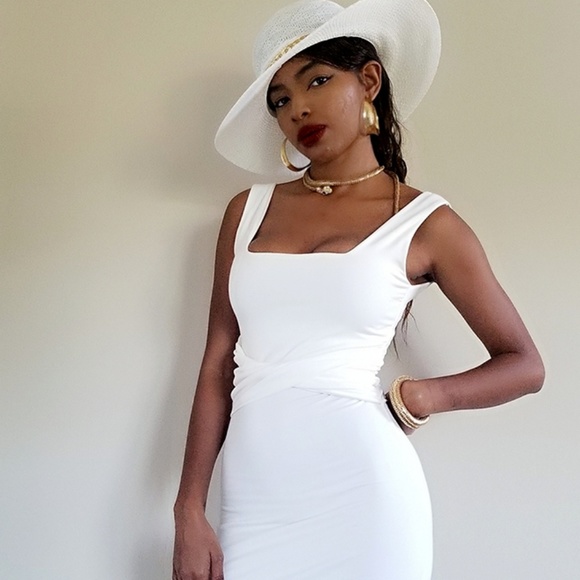 Woman's Clothing - Picture 5 of 5